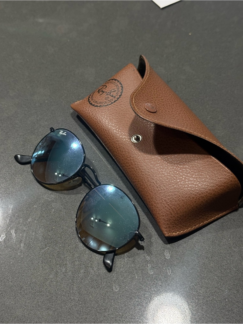 Ray-Ban Round Sunglasses with brown leather case